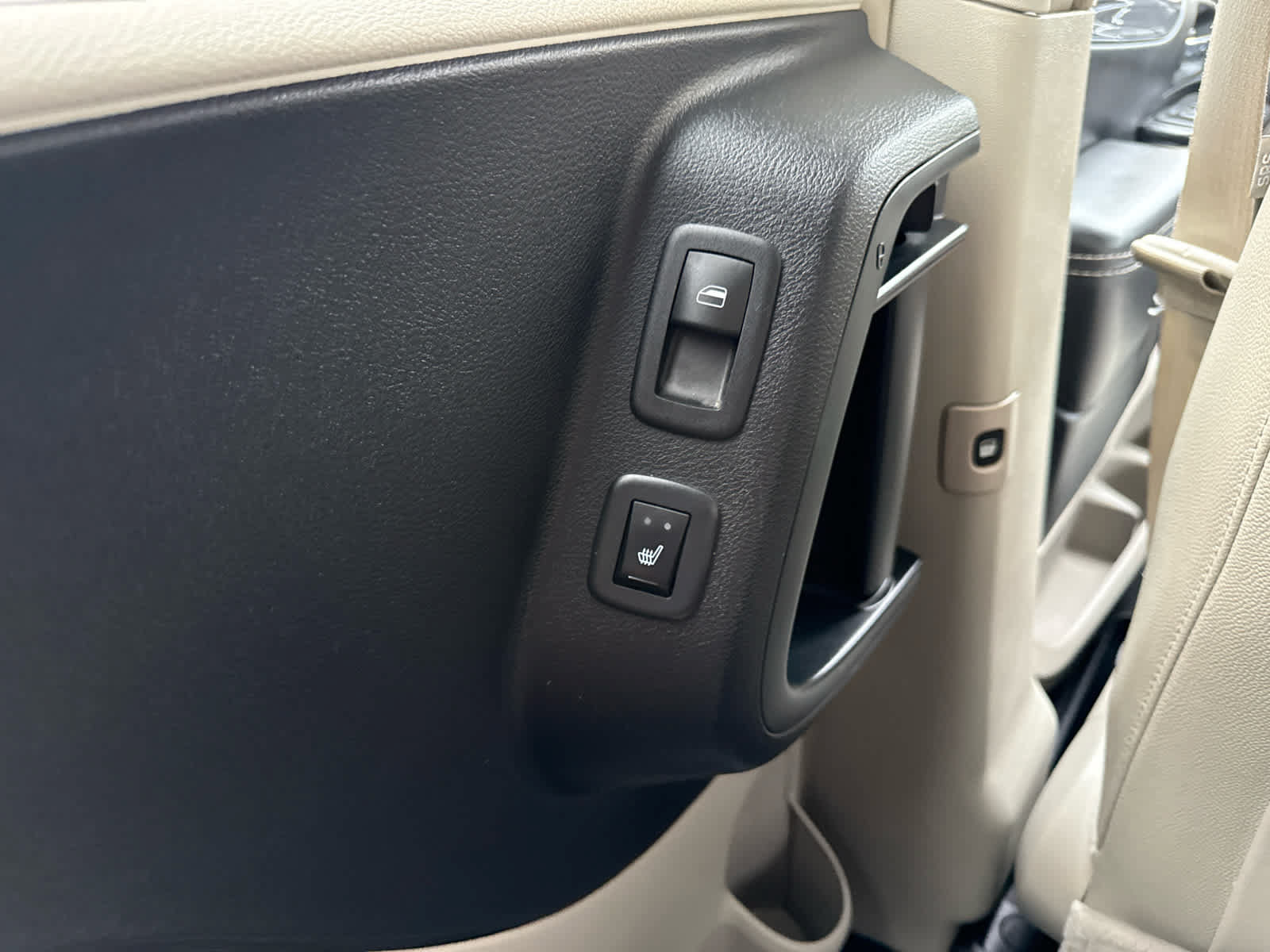 Used 2015 Chrysler Town & Country Touring-L w/ Driver Convenience Group FWD image 17