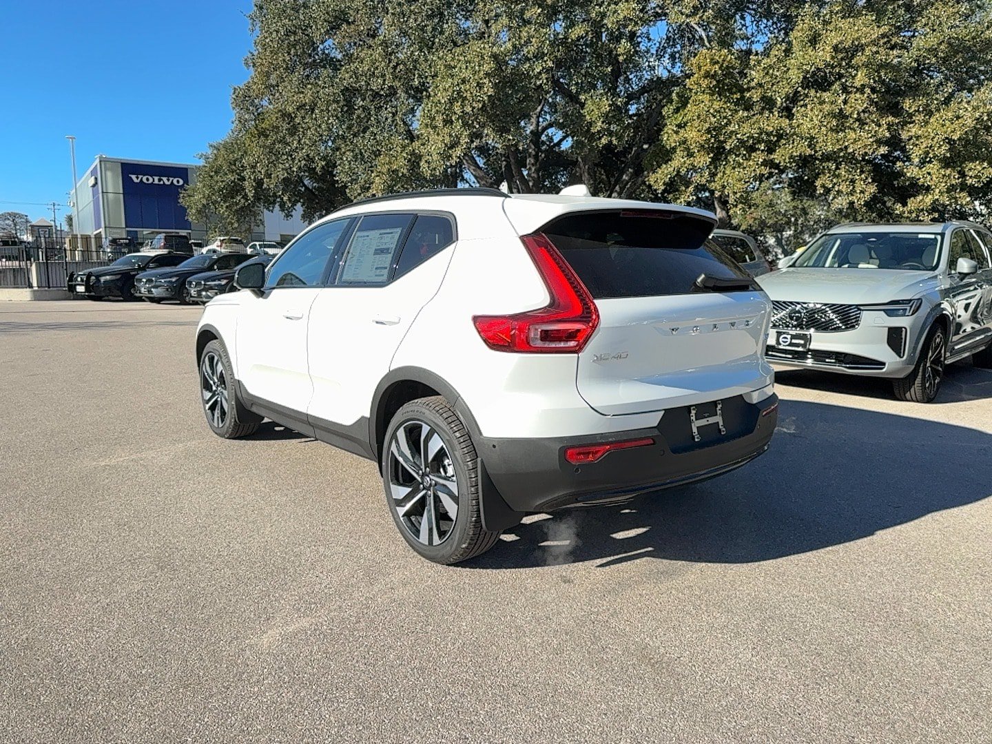 Used 2026 Volvo XC40 B5 Ultra w/ Climate Package AWD/4WD image 4