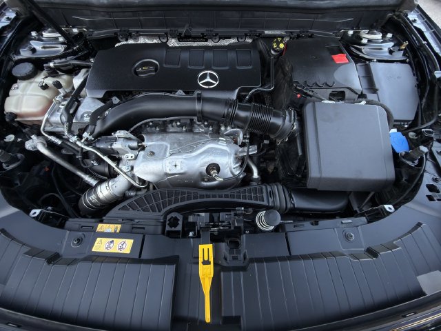 Used 2022 Mercedes-Benz GLB 250 4MATIC w/ Premium Package Lite image 31