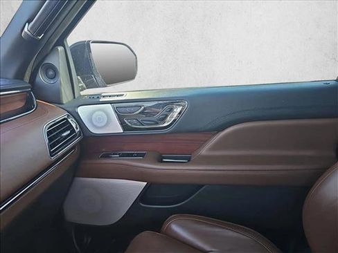Used 2023 Lincoln Navigator L Reserve AWD/4WD image 22