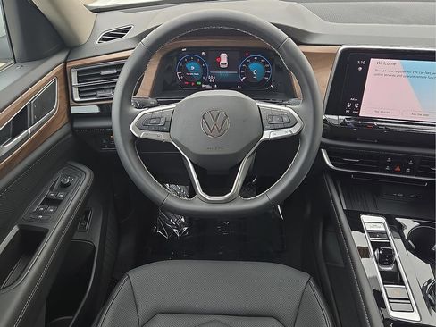 New 2026 Volkswagen Atlas SE image 13