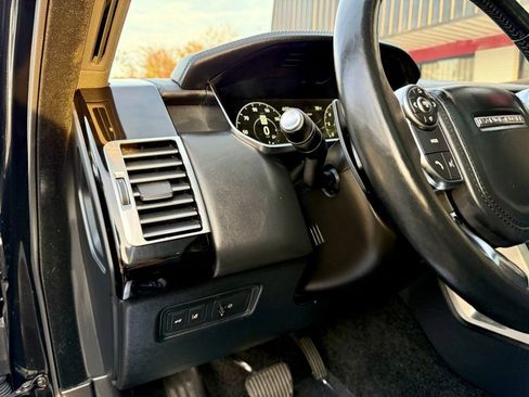 Used 2017 Land Rover Range Rover HSE image 12