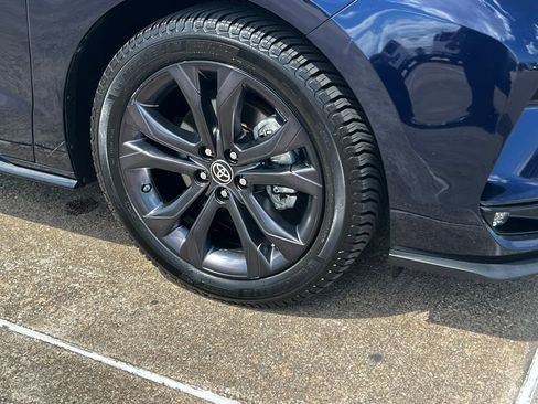 Used 2022 Toyota Sienna XSE image 17