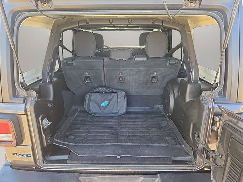 Used 2023 Jeep Wrangler Unlimited image 15