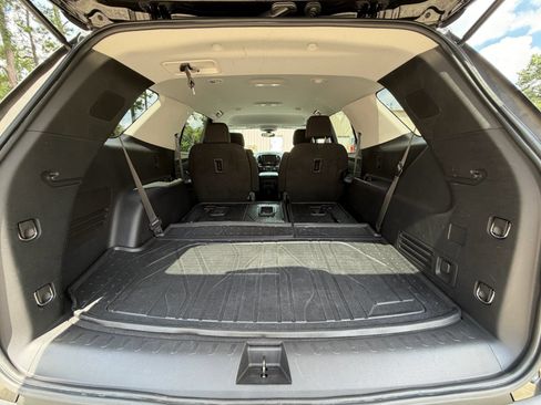 Used 2020 Chevrolet Traverse LT w/ LPO, Blackout Package FWD image 27