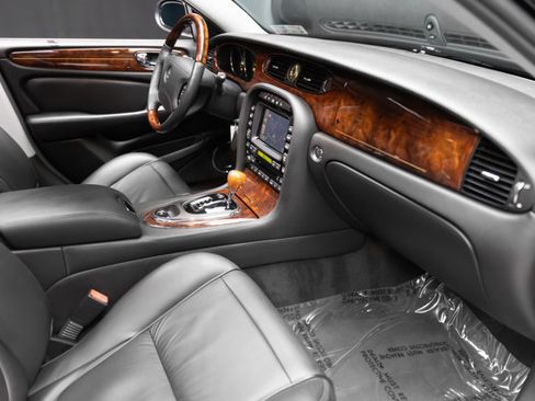 Used 2005 Jaguar XJ8 RWD image 54