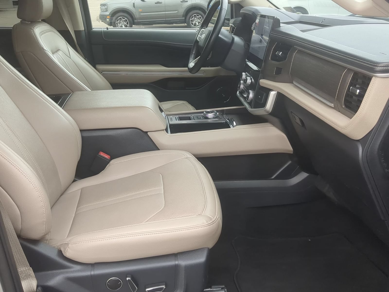 Used 2024 Ford Expedition Limited RWD image 37