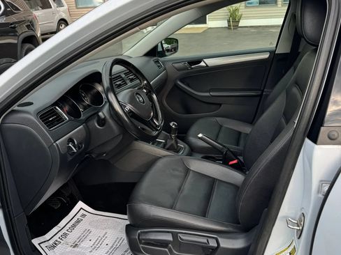 Used 2017 Volkswagen Jetta SE FWD image 23
