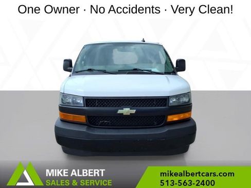 Used 2021 Chevrolet Express 3500 w/ Driver Convenience Package RWD image 2