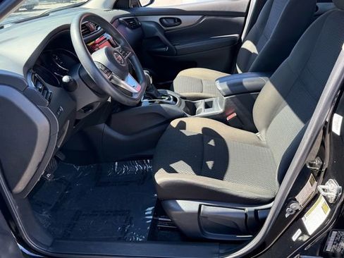 Used 2021 Nissan Rogue Sport S image 4