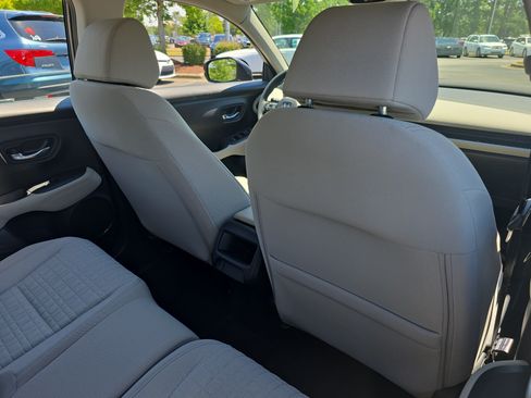Used 2023 Honda HR-V LX image 11