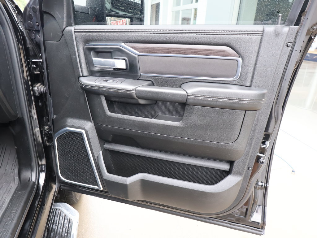 Used 2025 RAM 2500 Laramie AWD/4WD image 35