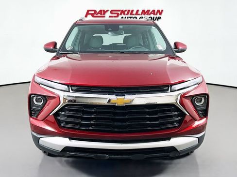 Used 2024 Chevrolet TrailBlazer LT w/ Convenience Package FWD image 2