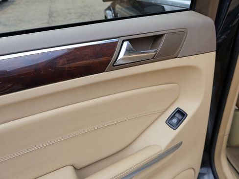 Used 2011 Mercedes-Benz GL 550 4MATIC image 18