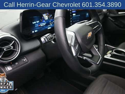 Used 2025 Chevrolet Equinox LT w/ Safety and Technology Package FWD image 12