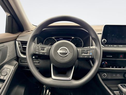 Used 2023 Nissan Rogue SV image 12