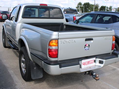 Used 2001 Toyota Tacoma PreRunner w/ SR5 Pkg w/ Color-Keyed Pkg RWD image 8