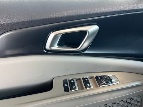 Used 2026 Kia Carnival FWD image 10