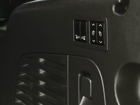 Used 2015 Cadillac Escalade ESV Platinum image 40