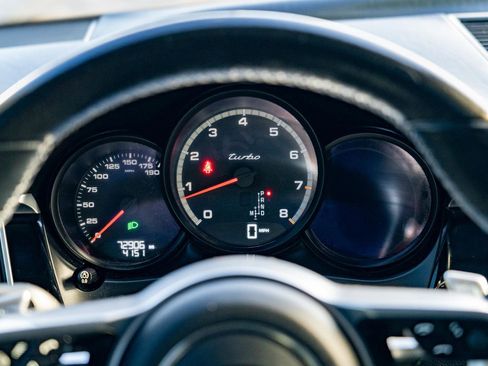 Used 2018 Porsche Macan Turbo image 18