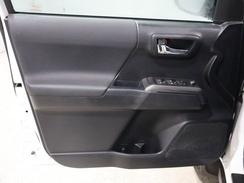 Used 2017 Toyota Tacoma TRD Off-Road w/ Tow Package (A/T) image 13