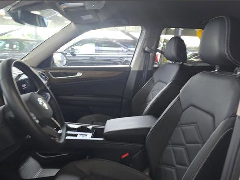 Used 2025 Volkswagen Atlas SE image 3