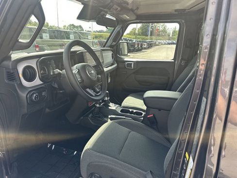 New 2025 Jeep Gladiator Willys image 12