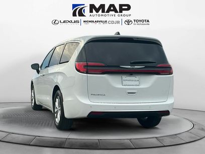 New 2026 Chrysler Pacifica Select