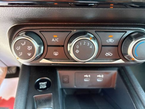 Used 2025 Nissan Kicks SV FWD image 19