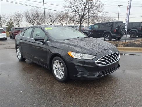 Used 2020 Ford Fusion SE image 3