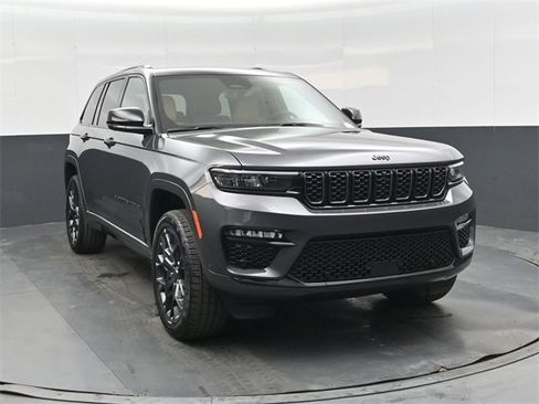 New 2025 Jeep Grand Cherokee Summit image 10