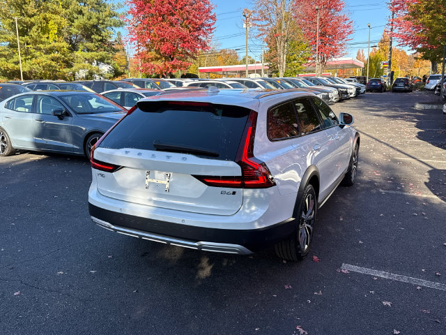 Used 2025 Volvo V90 B6 Cross Country Plus AWD/4WD image 4