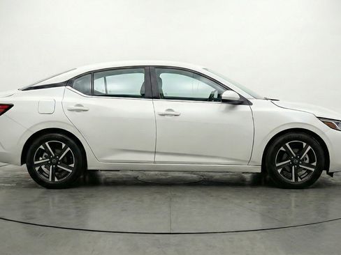 Used 2025 Nissan Sentra SV FWD image 11