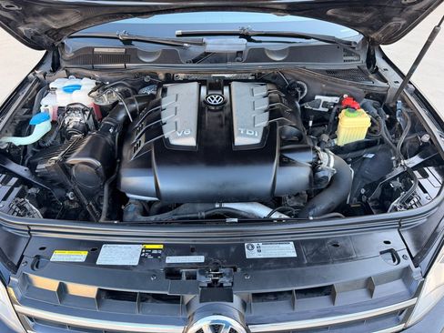 Used 2013 Volkswagen Touareg TDI AWD/4WD image 21