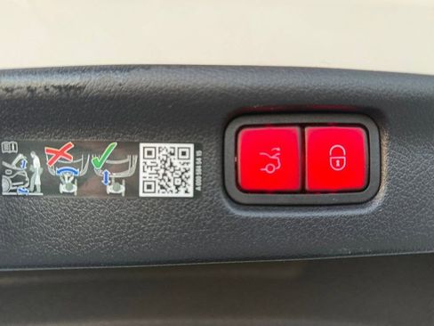 Used 2024 Mercedes-Benz C 300 4MATIC Sedan w/ AMG Line w/ Night Package image 12