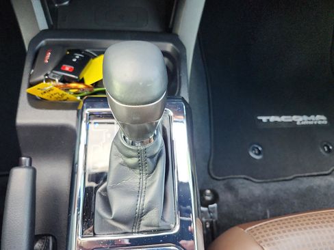 Used 2019 Toyota Tacoma Limited image 22