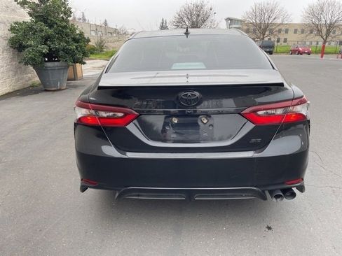 Used 2024 Toyota Camry SE image 5