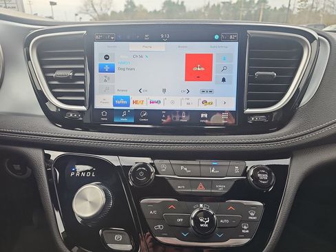 New 2026 Chrysler Pacifica Limited image 19