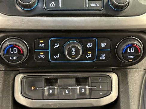 Used 2023 GMC Acadia SLE w/ Driver Convenience Package FWD image 15