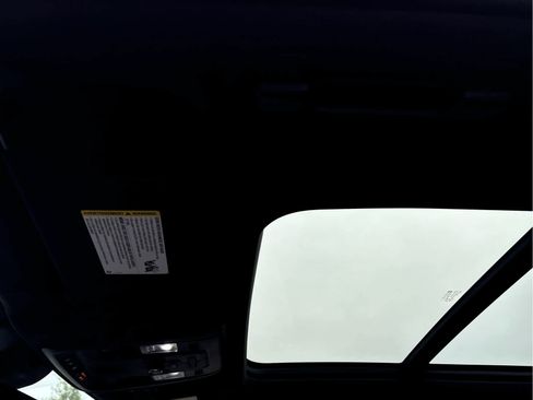 Used 2023 Chevrolet Suburban LT w/ Luxury Package image 11