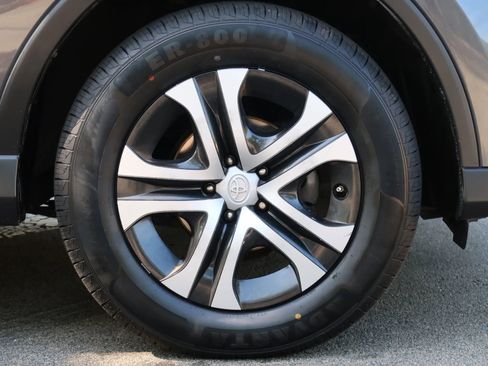 Used 2016 Toyota RAV4 LE FWD image 11