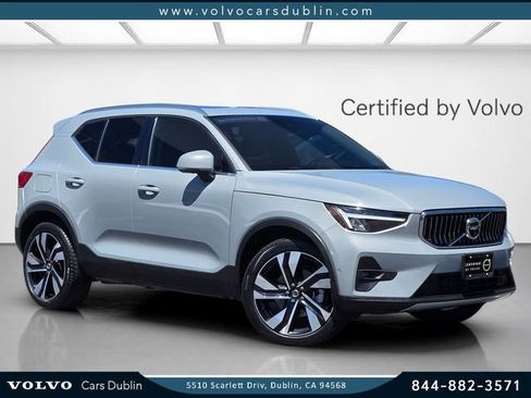 Certified 2025 Volvo XC40 B5 Plus AWD/4WD image 1
