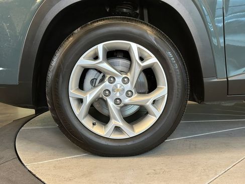 Used 2025 Chevrolet Trax LS w/ LS Convenience Package FWD image 25