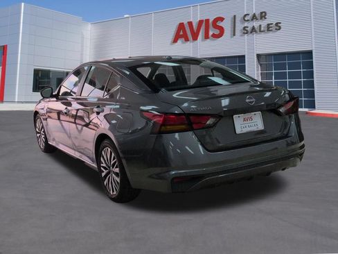 Used 2025 Nissan Altima 2.5 SV FWD image 9