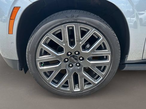 Used 2025 GMC Yukon Denali Ultimate AWD/4WD image 10