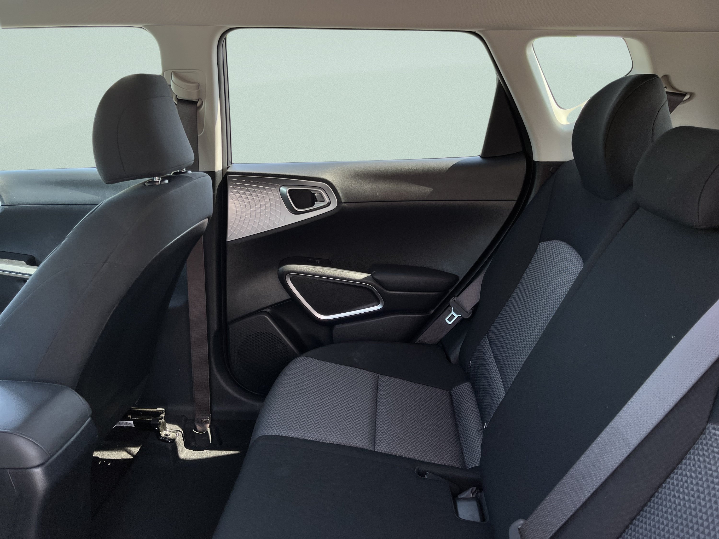 Used 2025 Kia Soul LX w/ LX Technology Package FWD image 22