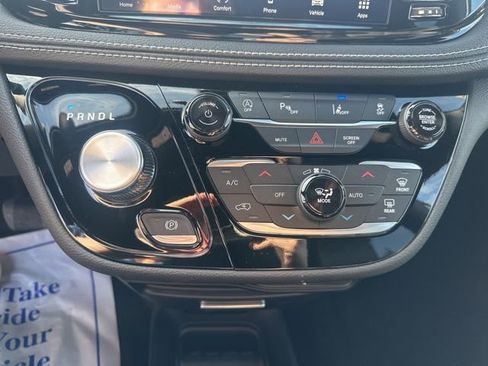 New 2026 Chrysler Pacifica Select image 23