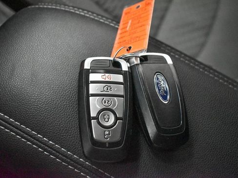 Used 2022 Ford Escape SE w/ SE Sport Appearance Package image 27