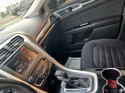 Used 2016 Ford Fusion SE FWD image 11