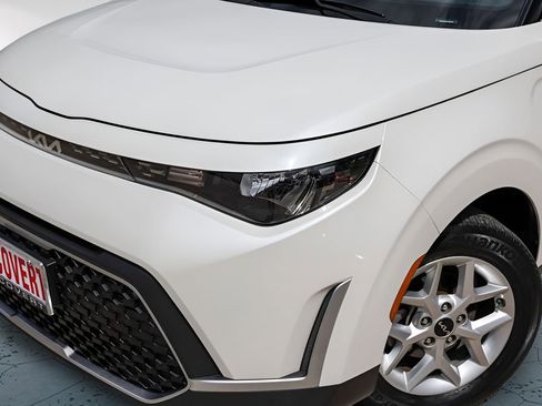Used 2023 Kia Soul LX w/ LX Technology Package FWD image 3